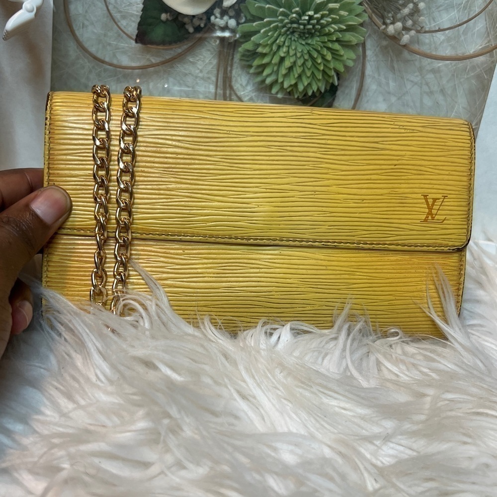 Authentic Louis Vuitton Epi Sarah yellow wallet with Purple interior - Picture 5 of 14